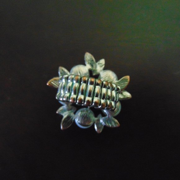 Costume jewelry- flower ring - Picture 8 of 11